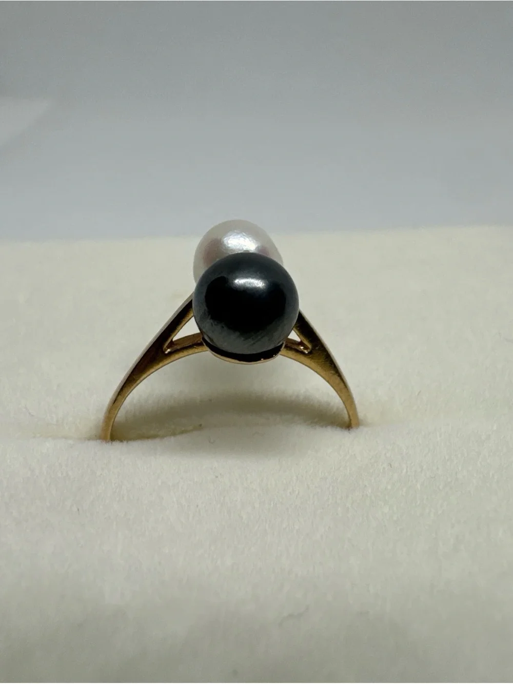 Elegant 10k Yellow Gold Black Hematite And White Double Size 5.25 Ring 2.18g